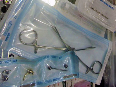 Qual o método de esterilização mais seguro para seu material de piercing? 